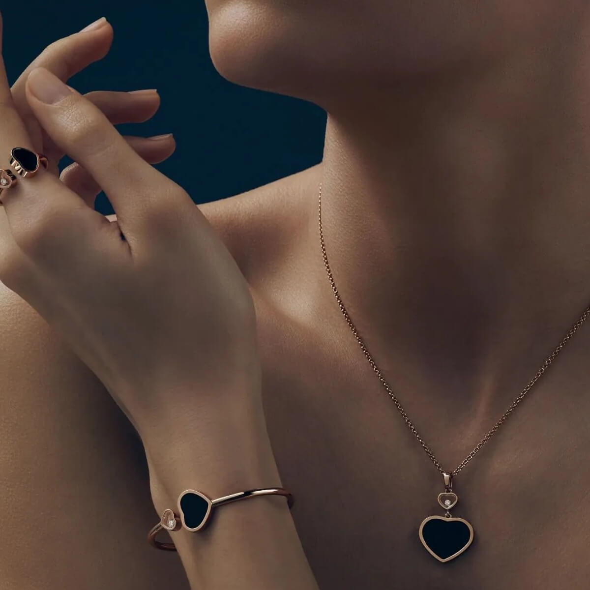 Pierścionek Chopard Happy Hearts z różowego złota, diamentu i ceramiki